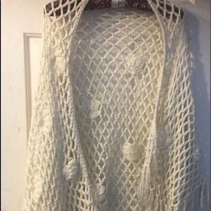 Women’s off white shawl